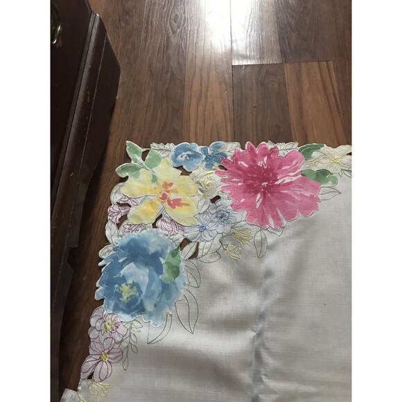 Vintage Embroidered Tablecloth Linen Scalloped Edges XL 103 X59 Floral cottage - Picture 7 of 9